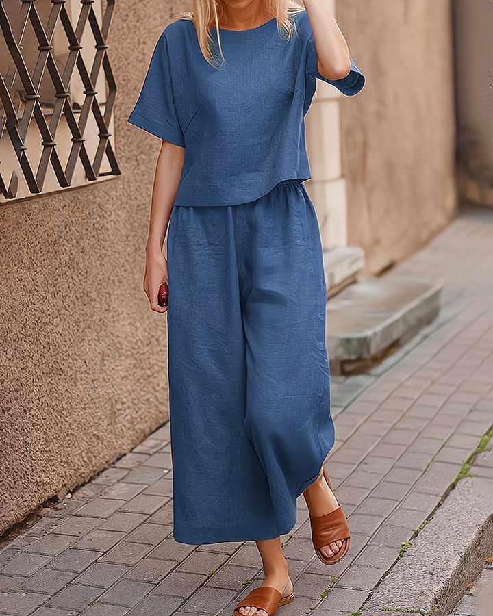 Zachte dames loungewear huispak met korte mouw en lange broek, perfect voor ontspannen thuis of casual outfit.