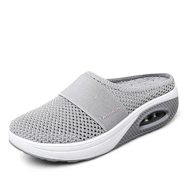 Close-up van de zool, toont antislip en orthopedische ondersteuning van deze wasbare comfortschoenen voor alle voeten.