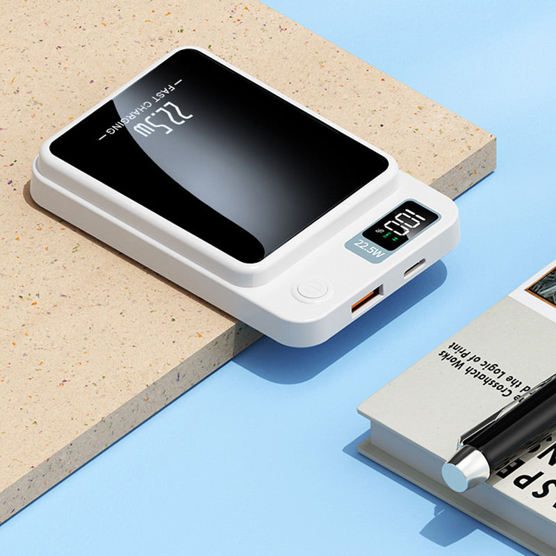 Stijlvolle 10000mAh powerbank met draadloos opladen en USB-poorten, perfecte telefoon accessoire.