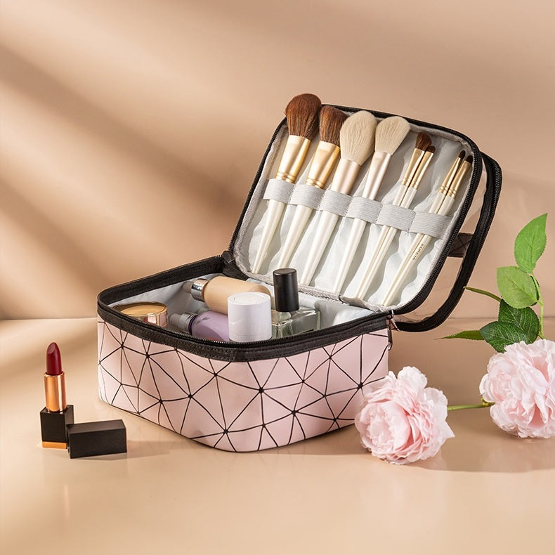 Waterdichte ClearVogue toilettas met stevige rits, ideaal voor het veilig opbergen van vloeibare cosmetica.