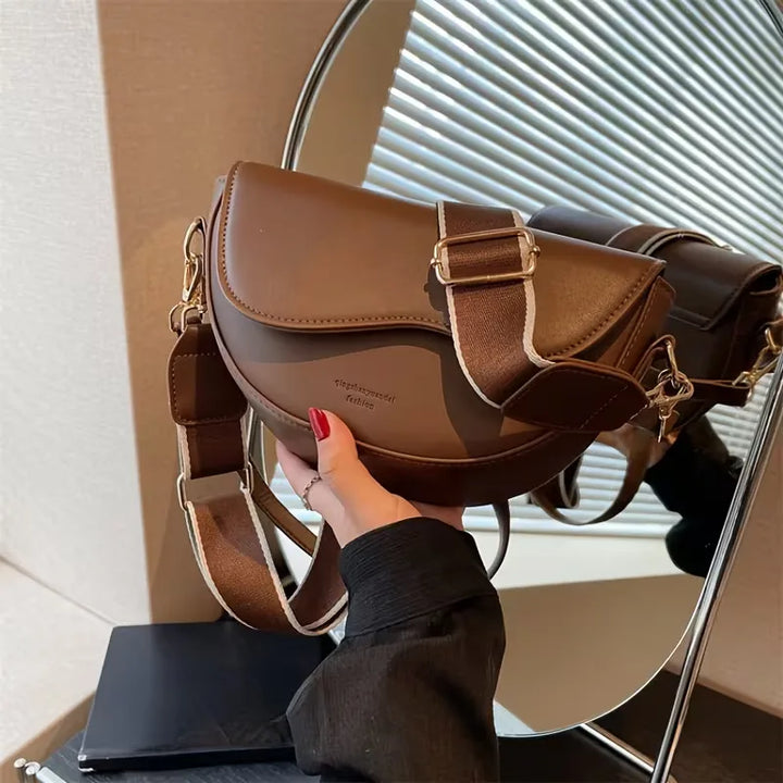 Veelzijdige dames schoudertas, compact design met verstelbare band voor elke outfit.