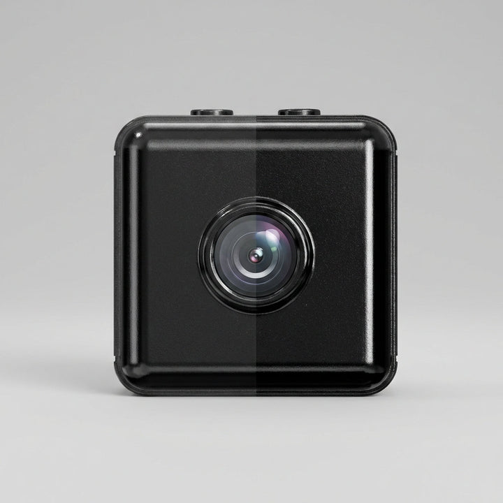 Compacte draadloze 1080P beveiligingscamera, zicht op voorkant met lens, ideaal voor huisbeveiliging.