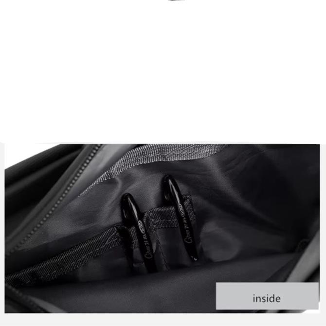 "Compacte heren crossbody tas, lichtgewicht en stijlvol, met verstelbare schouderband voor dagelijks handsfree gemak."