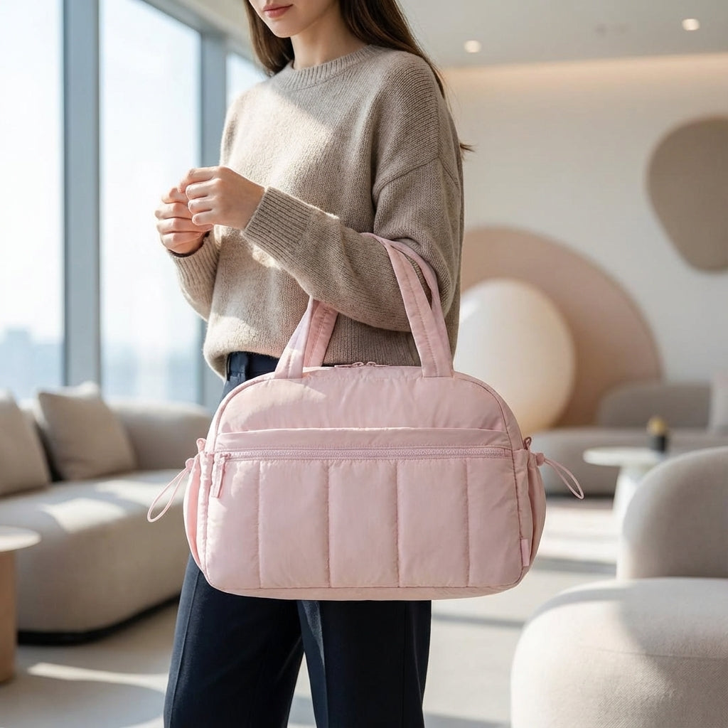 Compacte lichtgewicht beige Aerelle duffeltas. Ideaal voor reizen, sport en weekenduitjes. Waterbestendig en praktisch.