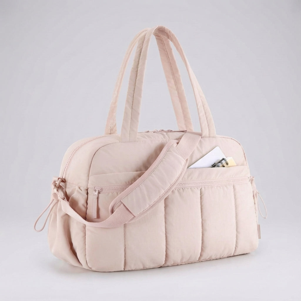 Aerelle lichtgewicht duffeltas in beige. Compacte waterbestendige reistas, ideaal voor sport en weekendtrips.