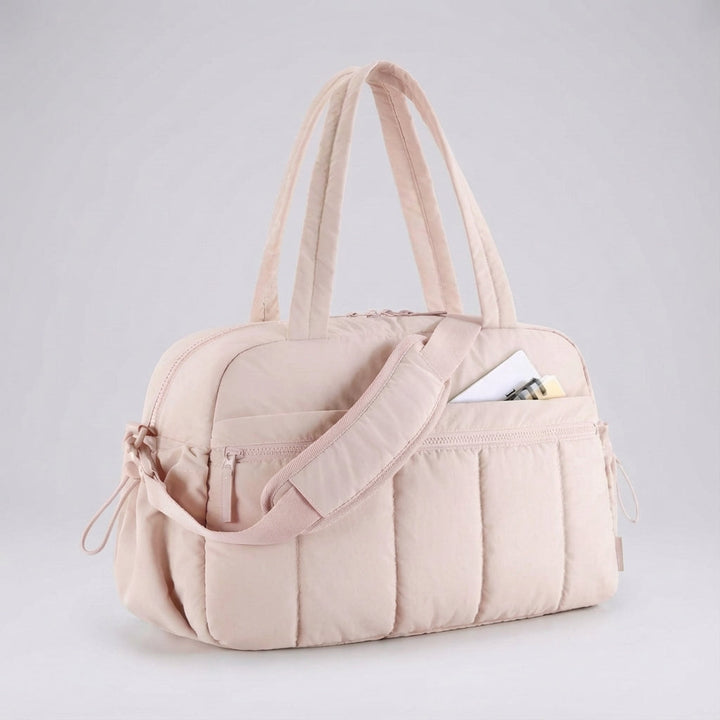 Aerelle lichtgewicht duffeltas in beige. Compacte waterbestendige reistas, ideaal voor sport en weekendtrips.