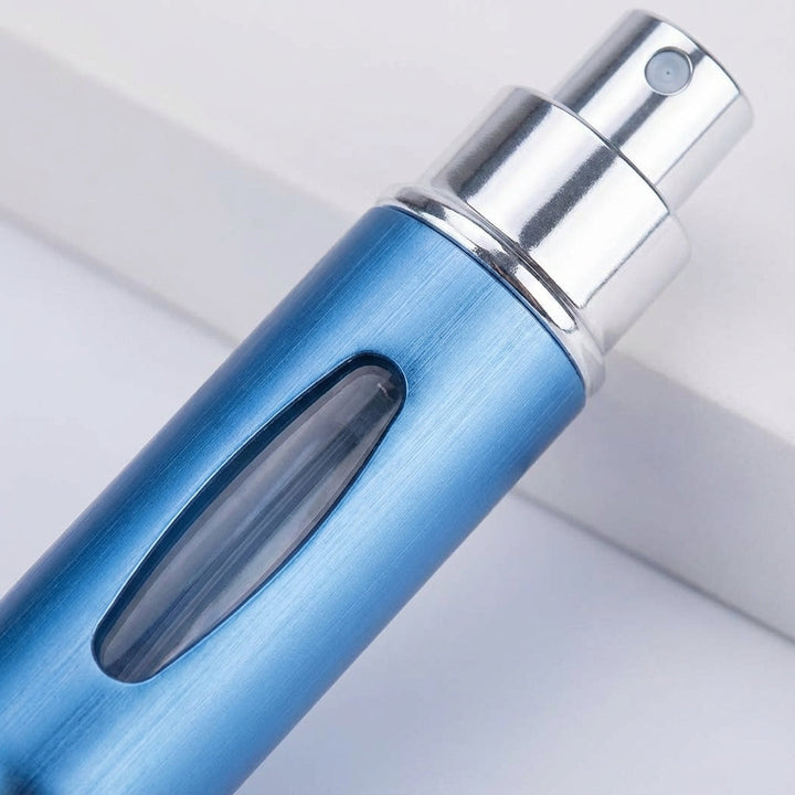 Stijlvolle compacte parfumverstuiver voor dames en heren, ideaal voor handtas. Navulbaar en lekvrij design.