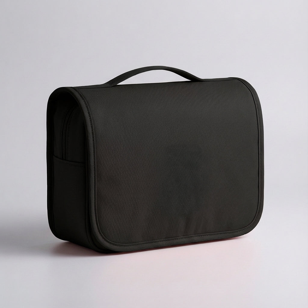 Detail van de duurzame, waterdichte buitenkant van de compacte Neatify toilettas, perfect voor reizen.