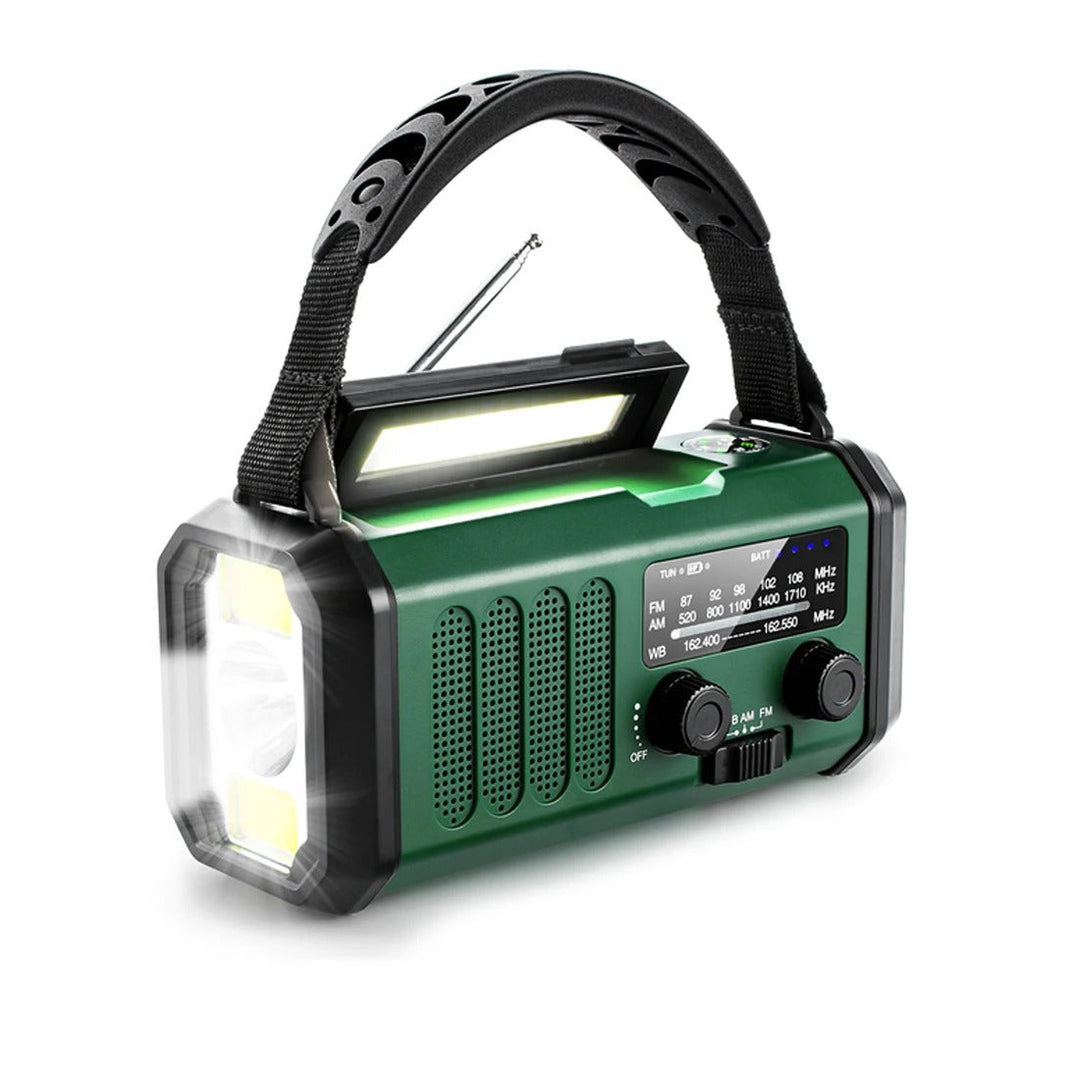 "Compacte noodradio met zonnepaneel, zwengelmogelijkheid, stevige behuizing en krachtige zaklamp. Ideaal voor noodsituaties."