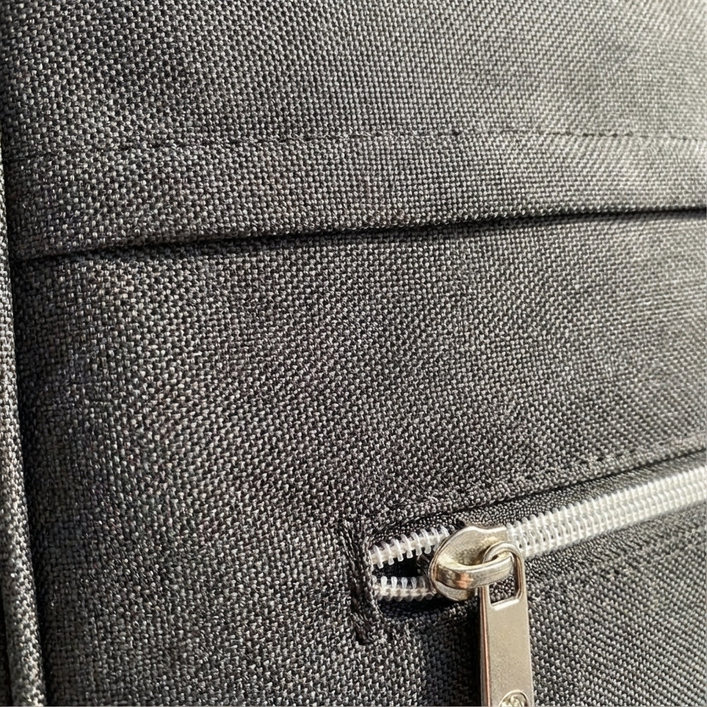 Duurzame SwiftCabin compacte cabinekoffer van Oxford stof, geschikt als laptoptas en handbagage.