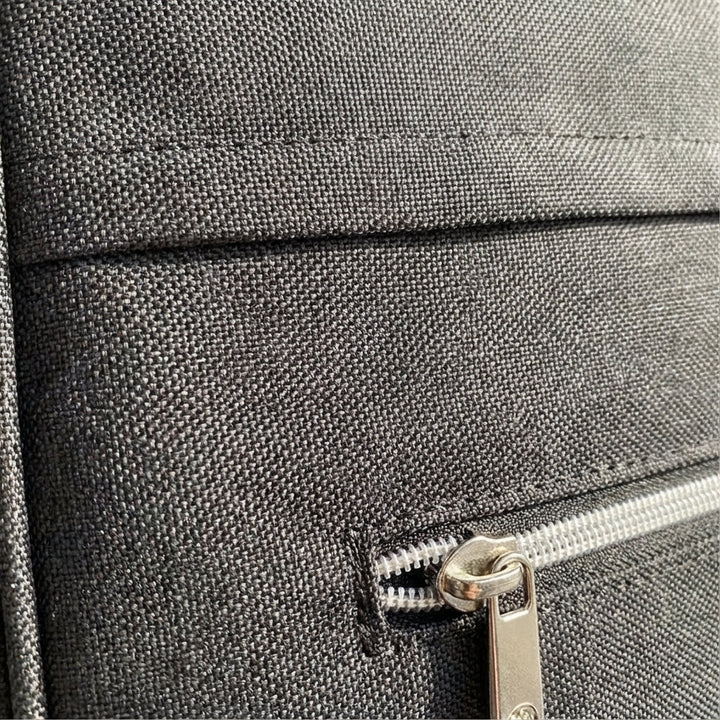 Duurzame SwiftCabin compacte cabinekoffer van Oxford stof, geschikt als laptoptas en handbagage.