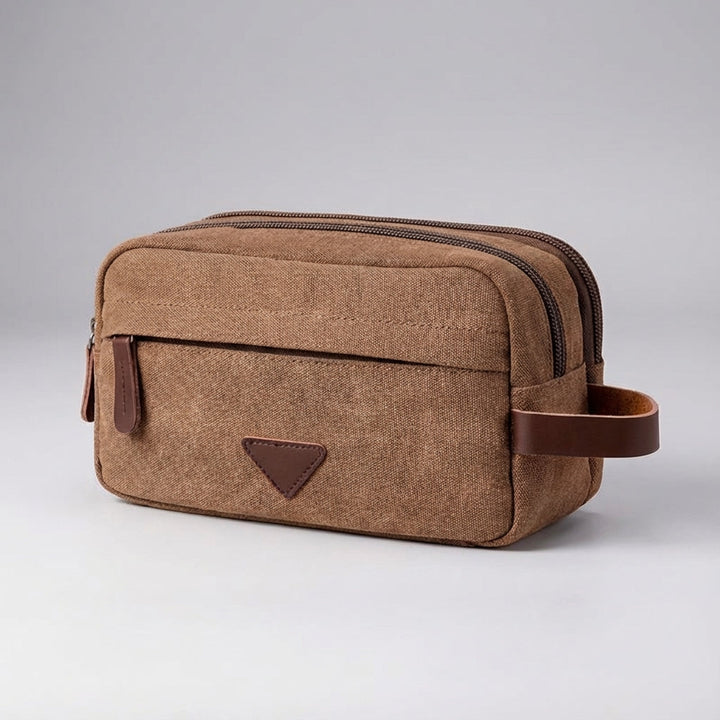 Tripelle dubbel compartiment reistoilettas, een essentieel, compact en waterdicht item voor elke trip.