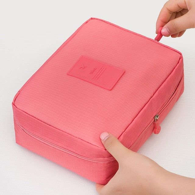 Reisvriendelijke waterdichte make-up tas voor dames, houdt cosmetica veilig en georganiseerd.