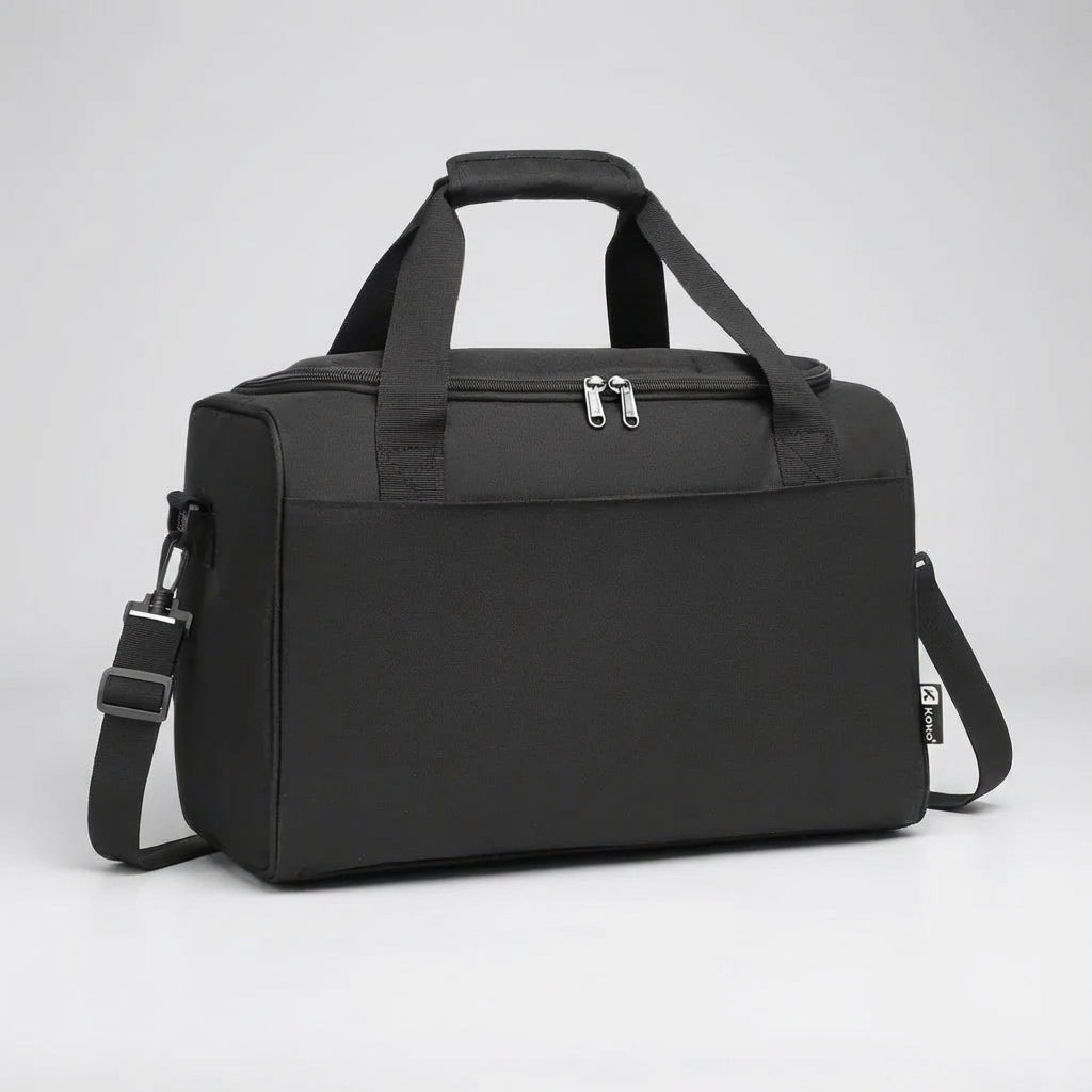 De Airlite weekendtas als schoudertas gedragen, perfect voor de moderne en georganiseerde reiziger.