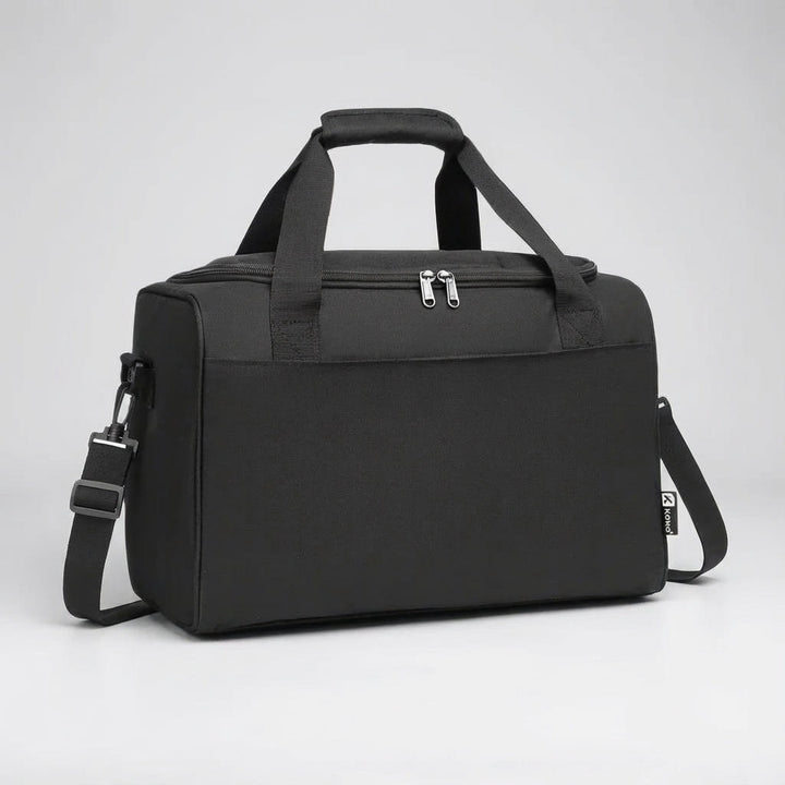 De Airlite weekendtas als schoudertas gedragen, perfect voor de moderne en georganiseerde reiziger.