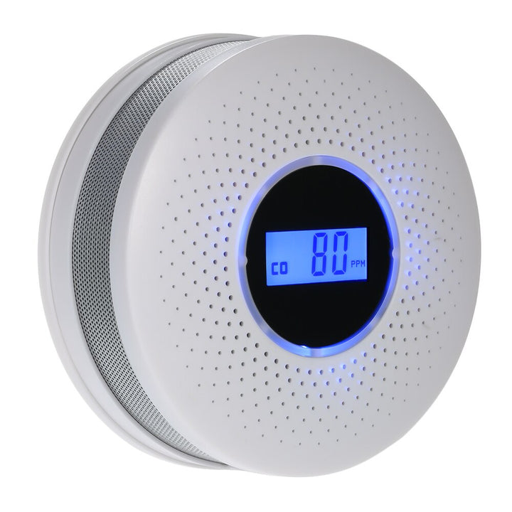 "Compacte witte SafeAlert 2-in-1 melder hangt aan muur, detecteert rook en koolmonoxide voor maximale huisveiligheid."