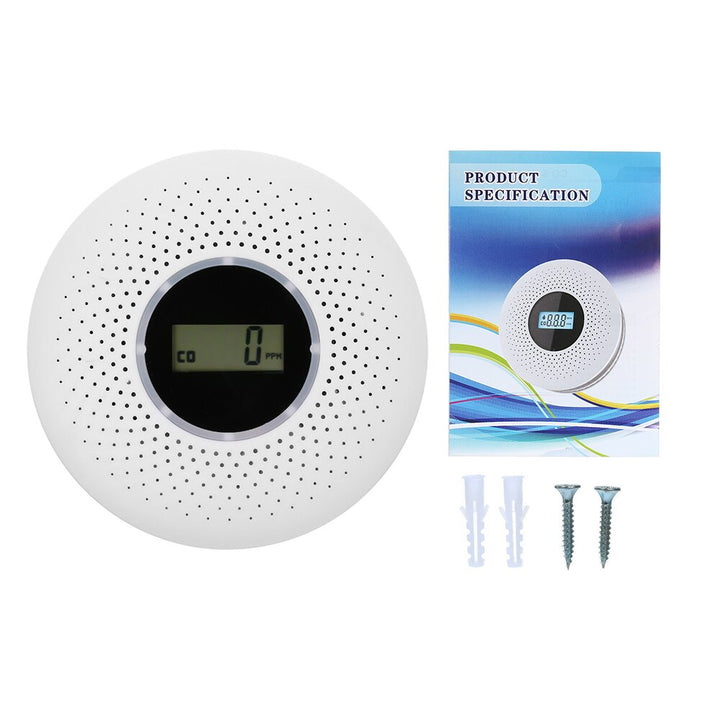 "Compacte witte SafeAlert 2-in-1 melder hangt aan muur, detecteert rook en koolmonoxide voor maximale huisveiligheid."