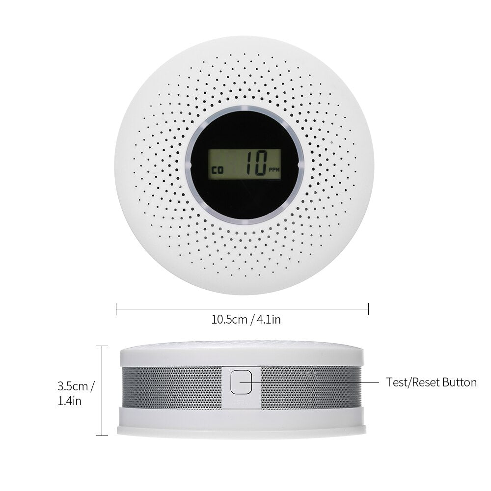 "Compacte witte SafeAlert 2-in-1 melder hangt aan muur, detecteert rook en koolmonoxide voor maximale huisveiligheid."