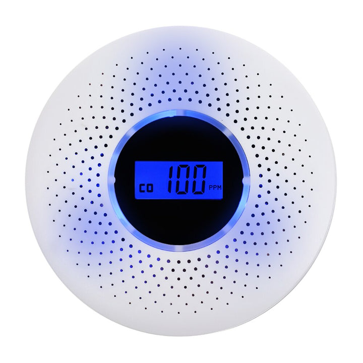 "Compacte witte SafeAlert 2-in-1 melder hangt aan muur, detecteert rook en koolmonoxide voor maximale huisveiligheid."