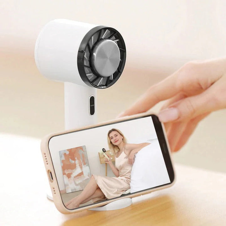 Draagbare USB ventilator voor verkoeling onderweg of buiten, compact en oplaadbaar voor ultiem gemak.