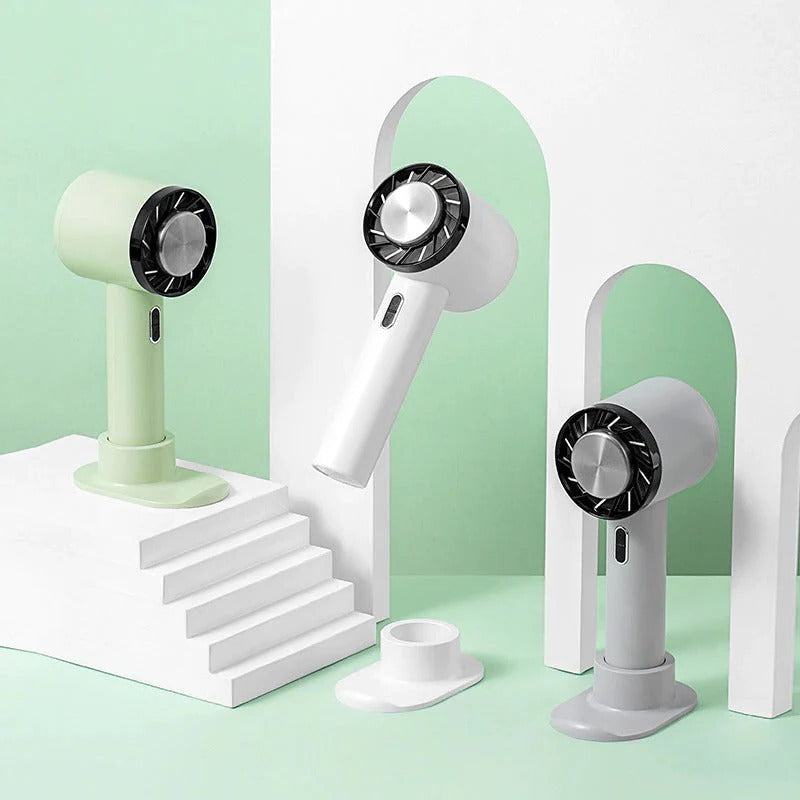 Witte draagbare airco ventilator, zorgt voor krachtige persoonlijke koeling; perfect voor warme dagen.
