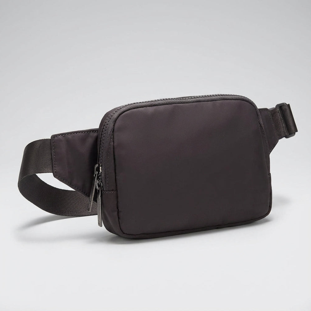 Nylon heuptas Pocklet met meerdere vakken, ideaal voor essentials en organiseren onderweg.