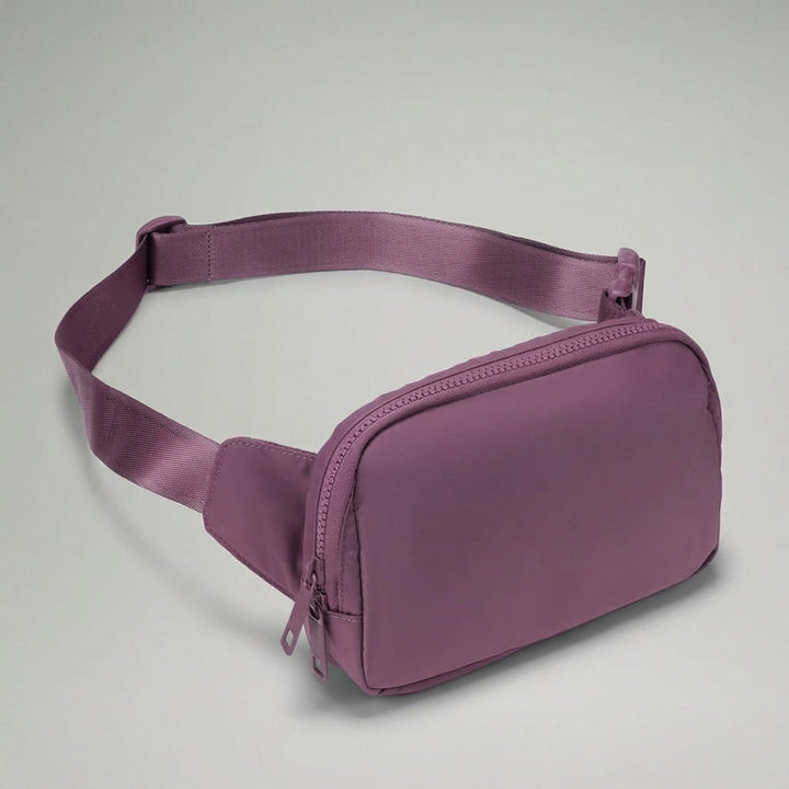 Stijlvolle compacte nylon heuptas, perfect om essentials discreet en veilig mee te dragen.