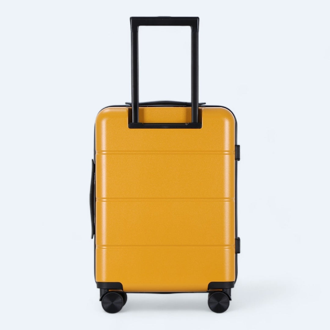 Harde Atlas Explorer koffer met 4 soepele wielen en een veilig cijferslot.
