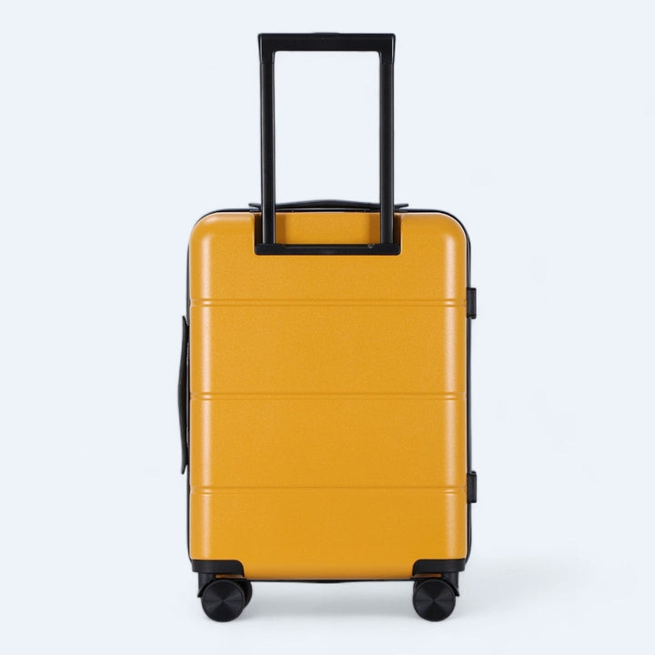 Harde Atlas Explorer koffer met 4 soepele wielen en een veilig cijferslot.