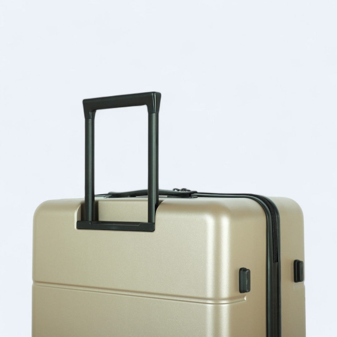 Lichtgewicht harde reisbagage Atlas Explorer, met ergonomische handgrepen.