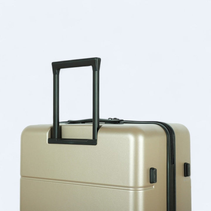 Lichtgewicht harde reisbagage Atlas Explorer, met ergonomische handgrepen.