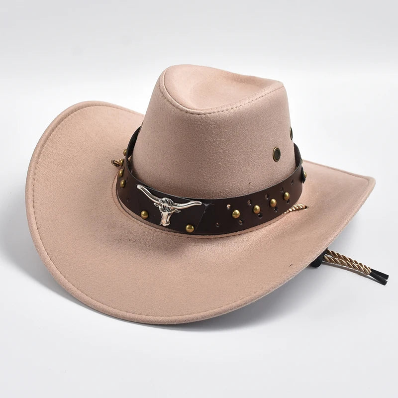Cowboyhoed van vegan leer met klassieke vorm en gevlochten kinband, perfect voor een stijlvolle westernlook.