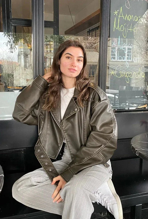 "Cropped leren damesjas met riem, zwart PU-kunstleer, trendy en duurzaam, stijlvolle uitstraling."