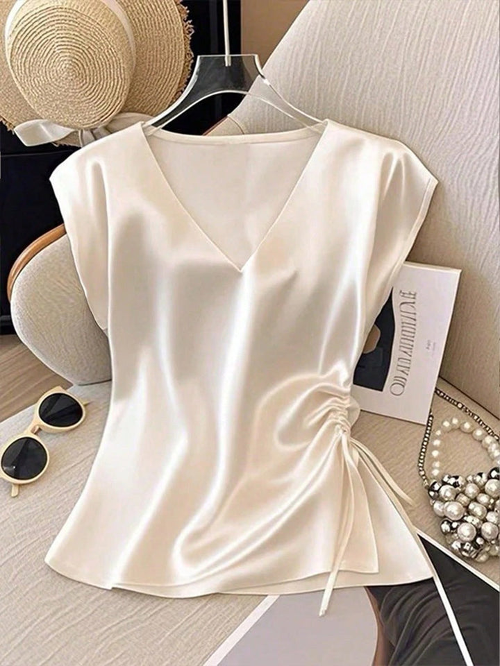 Vloeiende dames V-hals top, mouwloos en comfortabel, geschikt voor lente en zomer met een casual chic uitstraling.