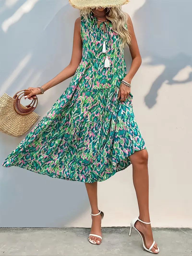 Casual bohemian dames zomerjurk met losse pasvorm, V-hals en unieke kwastjes.