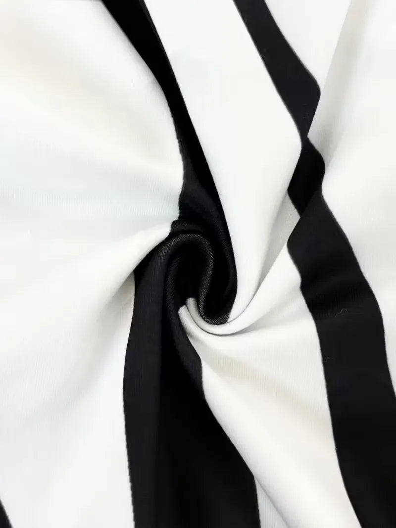 Bohemian stijl A-lijn jurk, lange lengte en delicate spaghetti bandjes.