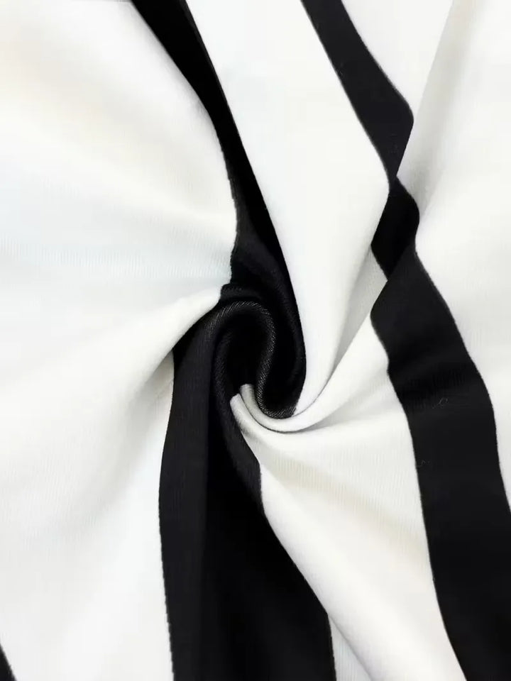 Bohemian stijl A-lijn jurk, lange lengte en delicate spaghetti bandjes.