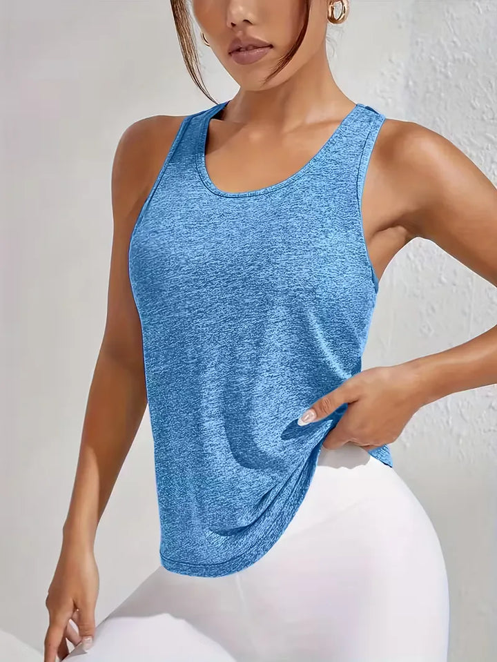 Comfortabele ademende racerback top voor dames, ideaal voor zomerse activiteiten en sport.