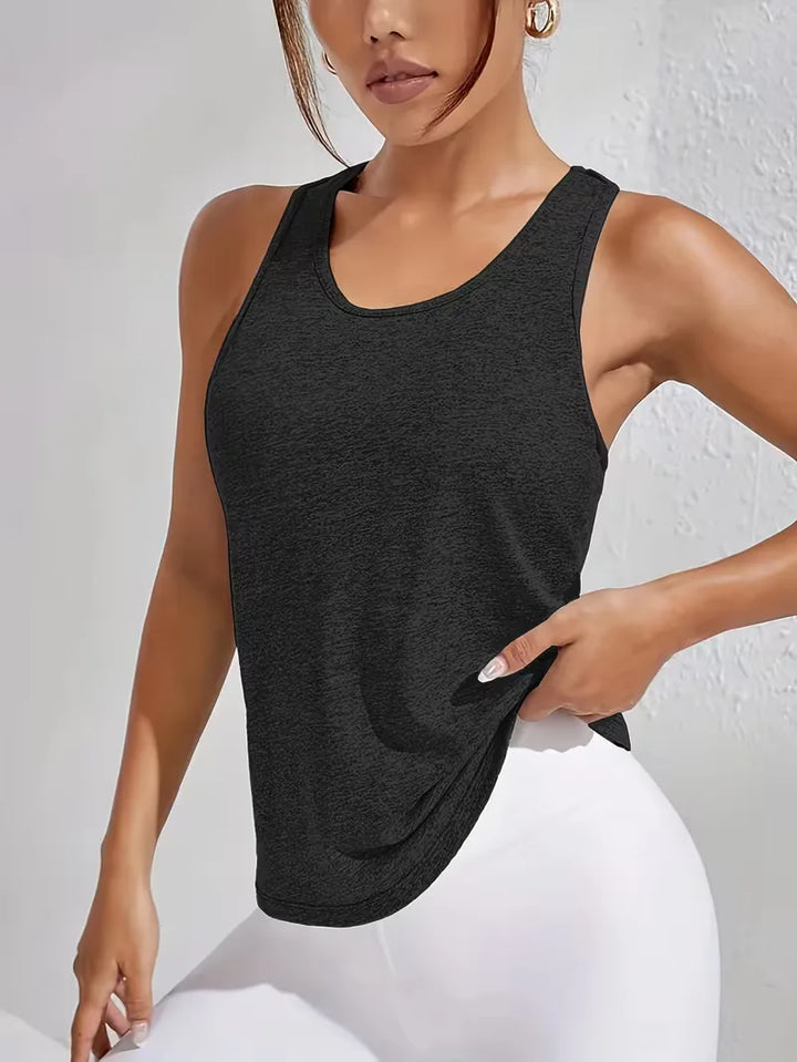 Racerback sporttop dames, lichtgewicht en ademend, perfect voor actieve dagen en zomer.