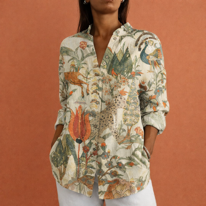 Bedrukte damesblouse met modern abstract patroon, klassieke kraag en lange mouwen. Veelzijdig en comfortabel.
