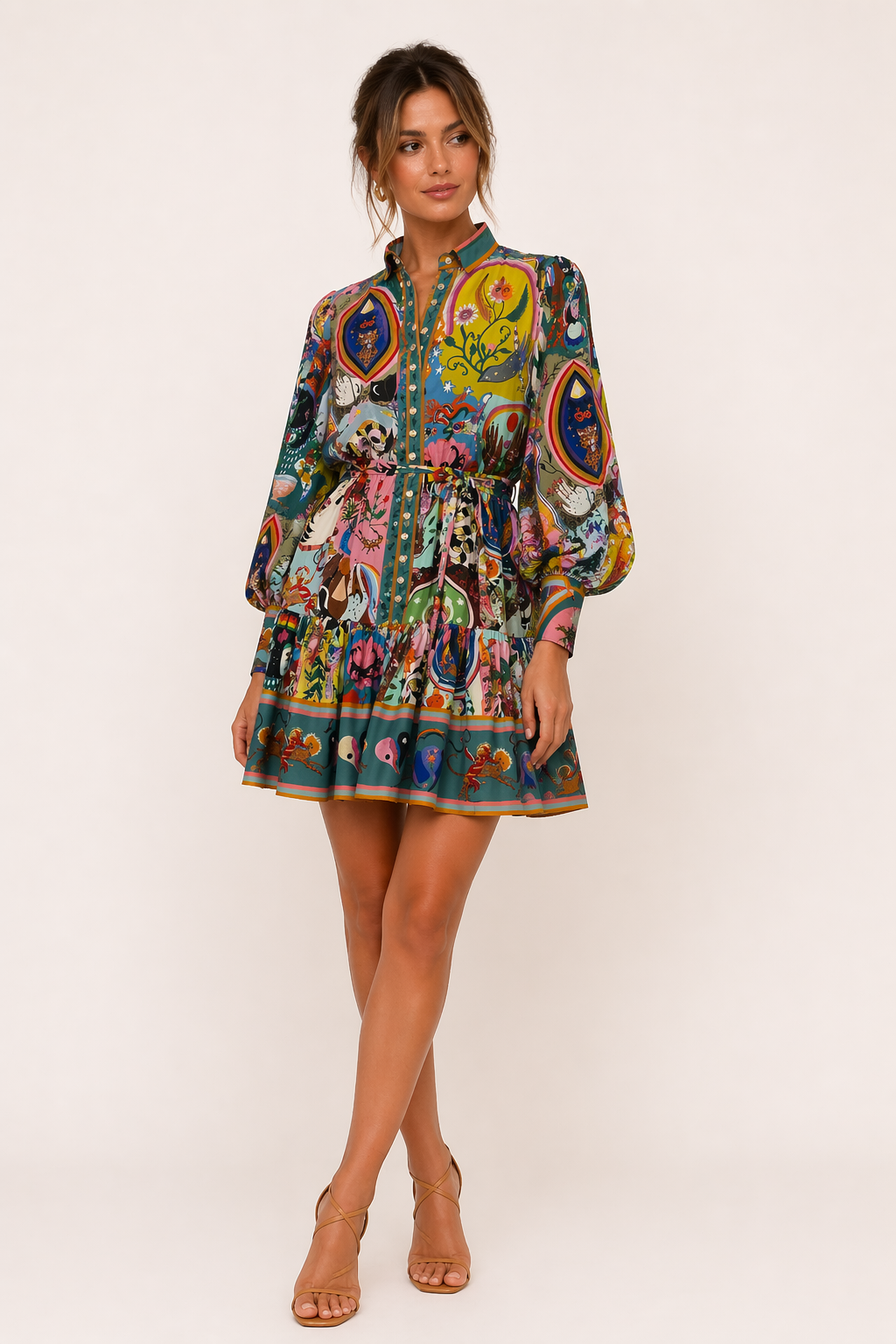 Dames bedrukte korte jurk met lange mouwen, strikceintuur. Casual, elegante veelkleurige zomerjurk.