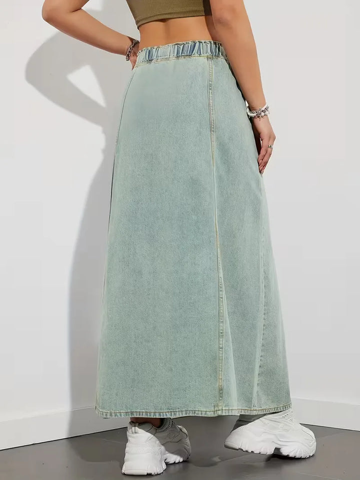 Streetwear dames denim rok blauw, met elastische tailleband en trekkoord, perfect voor een moderne look.