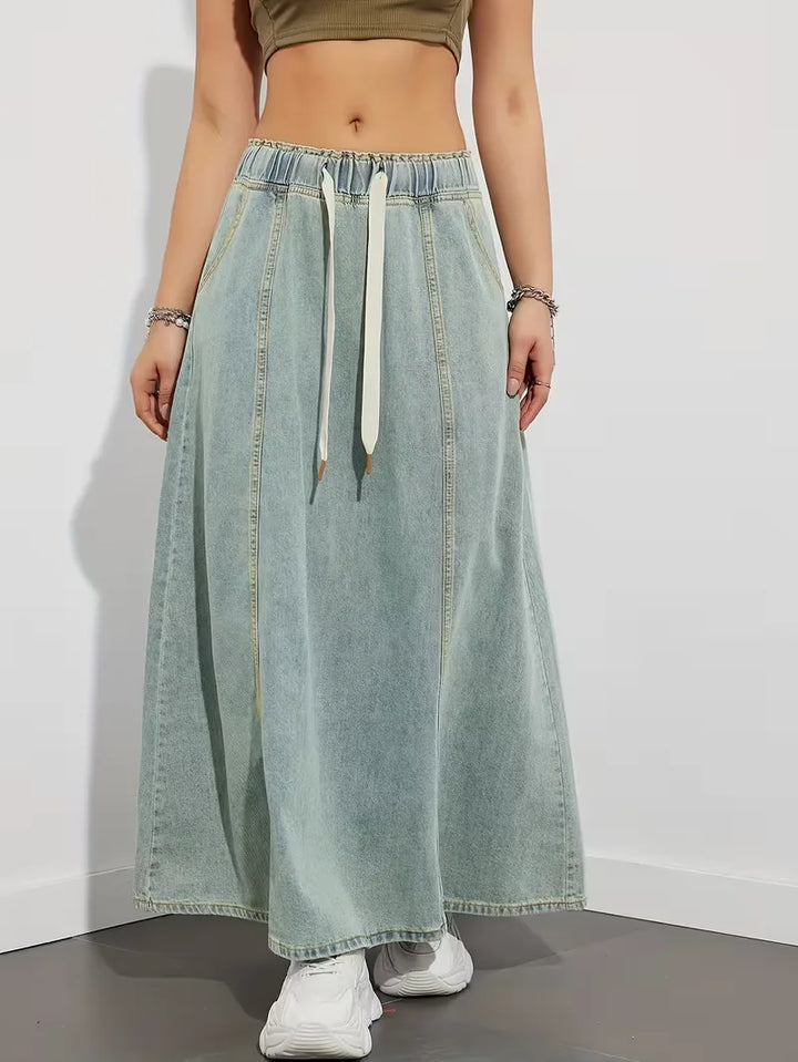 Dames maxirok in denim, comfortabel met elastische tailleband en trekkoord. Casual en chic voor dagelijks gebruik.