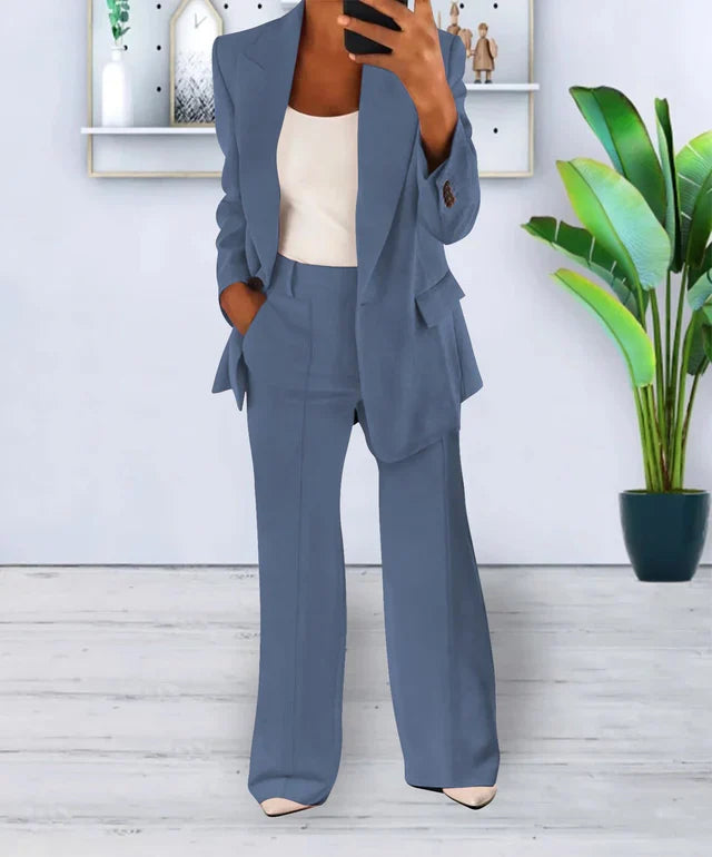 Comfortabele en stijlvolle dames kostuumset. Oversized blazer en broek met stretch voor modieuze looks.