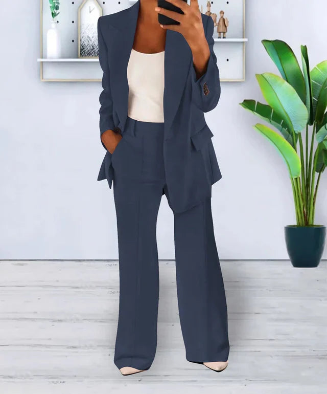 Veelzijdige dameskleding: oversized blazer en broek set. Perfect voor kantoor of een elegante casual outfit.