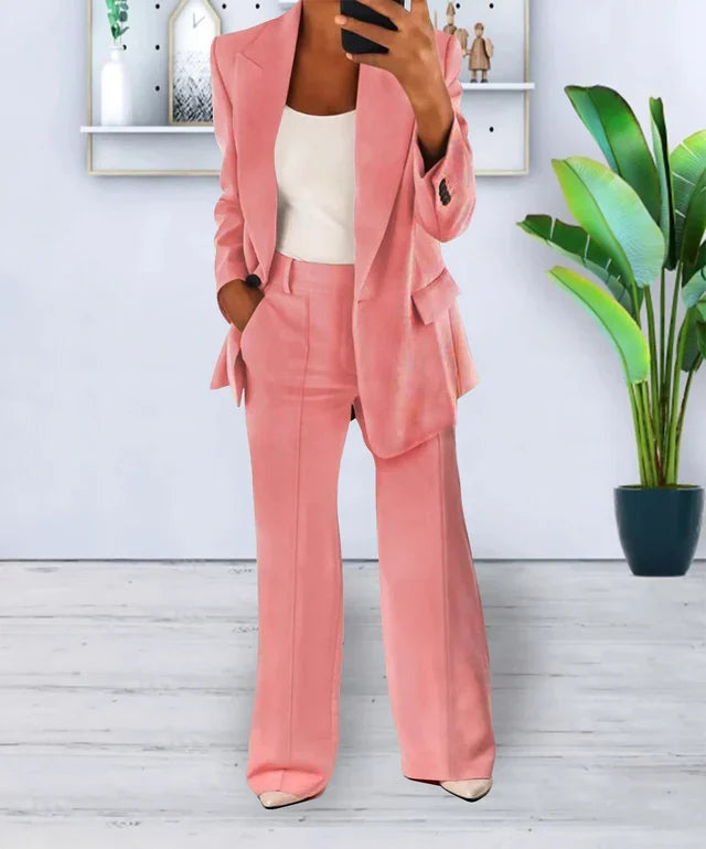 Elegante dames kostuumset met oversized blazer en broek. Stretch stof zorgt voor optimaal comfort en pasvorm.