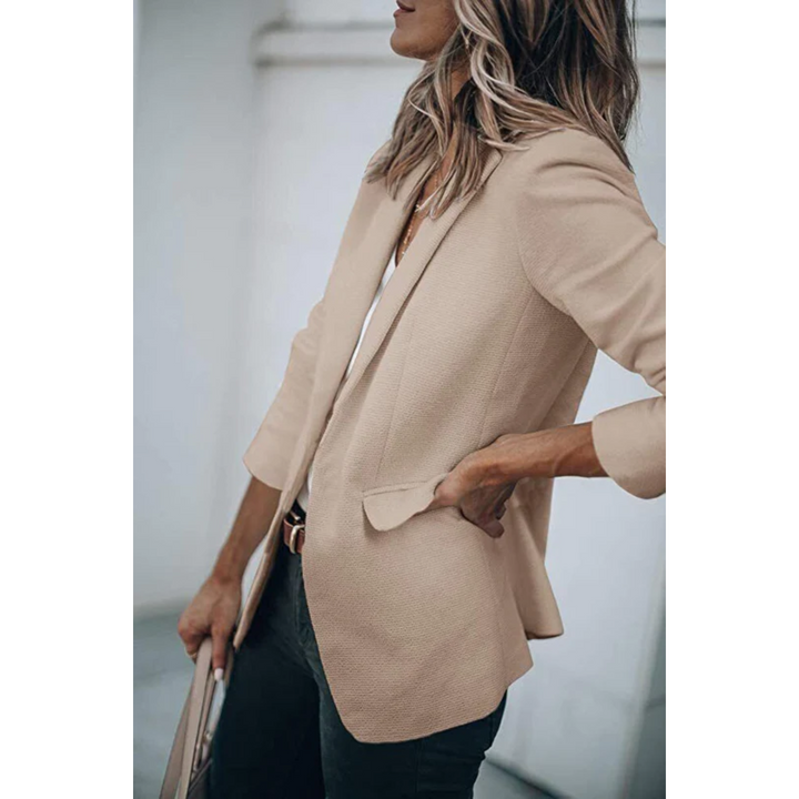 Stijlvolle getailleerde blazer voor dames, accentueert het figuur, perfect voor elke moderne outfit.