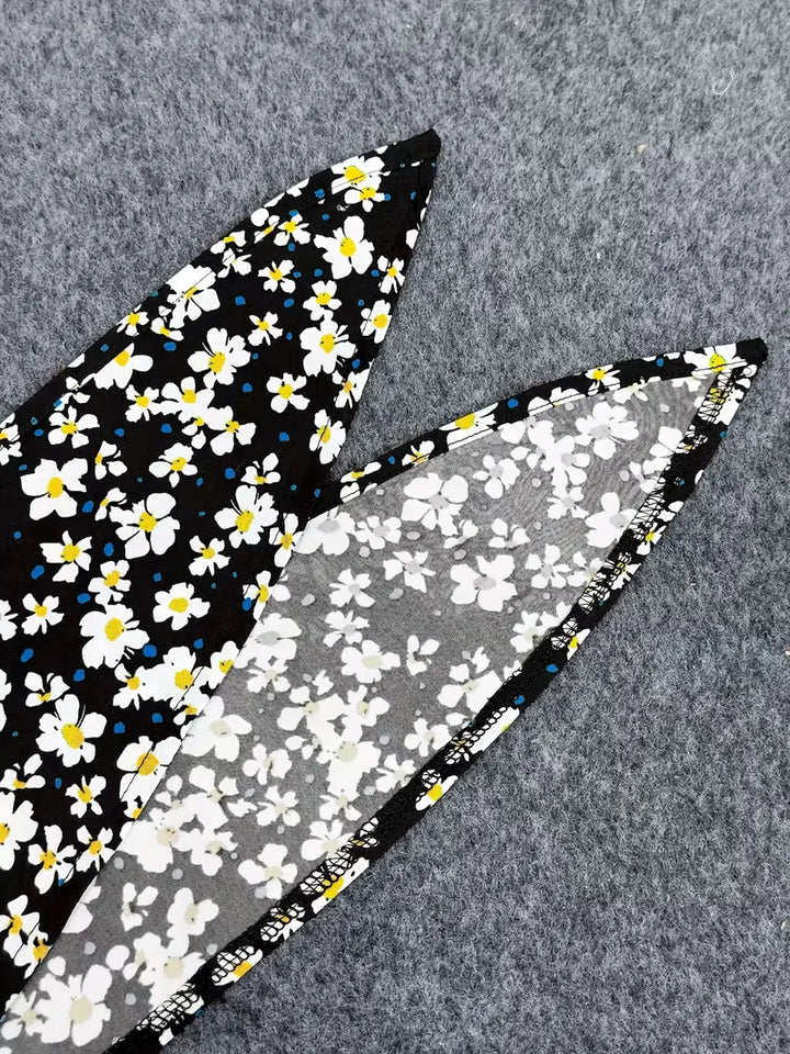 Bohemian bloemenprint dames crop top met tie-front, perfect te combineren voor een casual zomerlook.