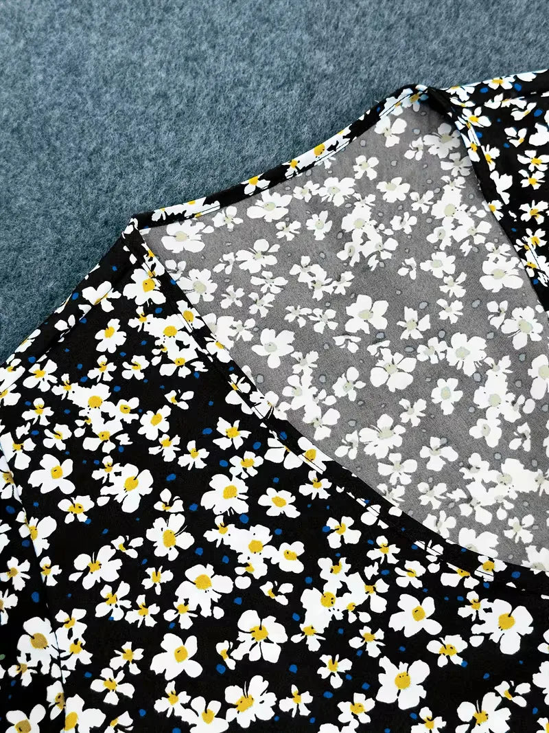 Bloemenprint crop top voor dames, met tie-front en V-hals, voor een frisse zomerse uitstraling.
