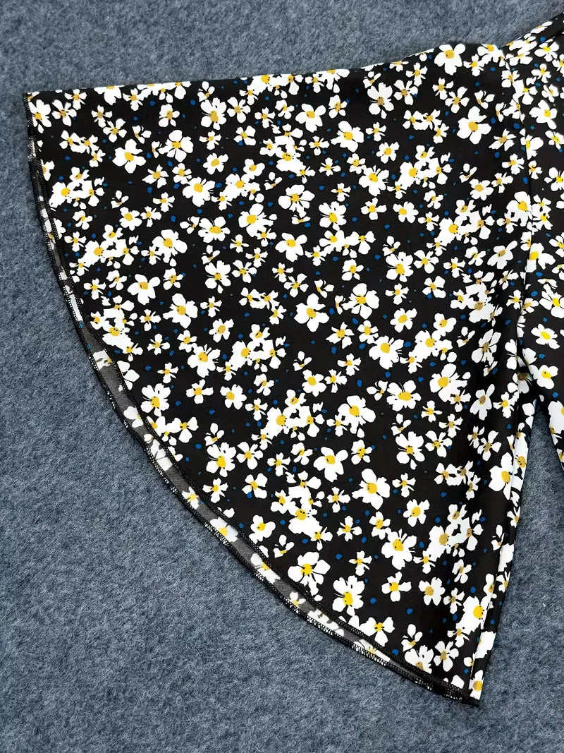 Stijlvolle dames zomer croptop met bloemenprint, korte mouwen en tie-front sluiting.